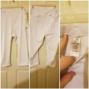 White capri jeggings